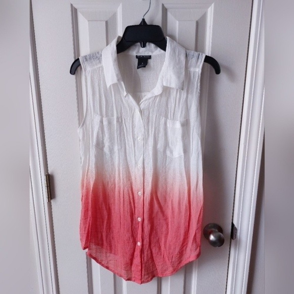 New Directions - NWT Sleeveless Rayon Blouse White & Red Hues